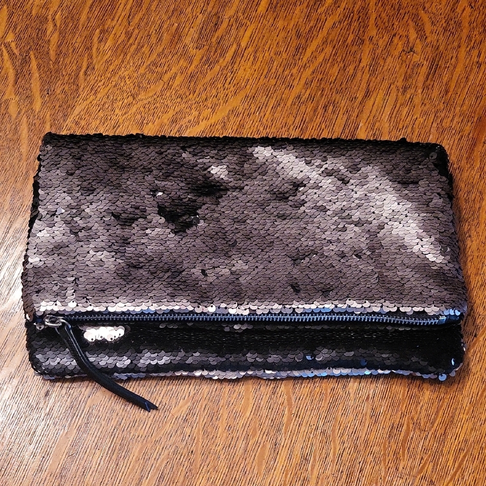 Stella & Dot Black Sequin Wristlet